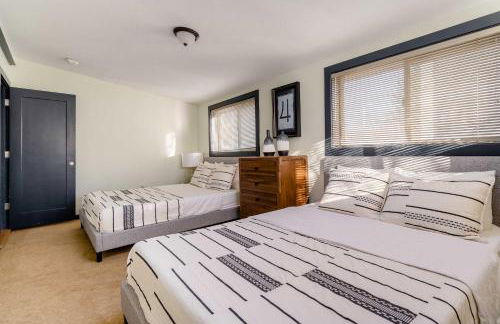 Stay Portland - Portland Classic - Walk to Local Coffee & Food - Photo 3