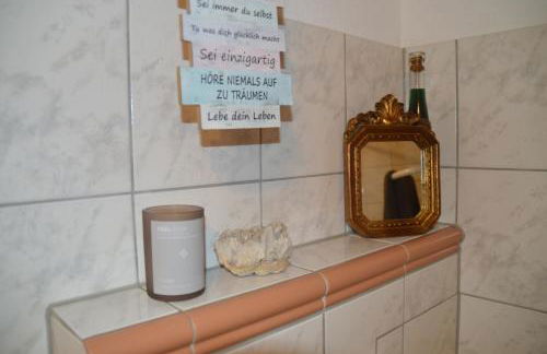 Kleine einzigartige Ferienwohnung auf dem Bauernhof, direkt in der Natur mit Blick auf Schloss Braunfels - Foto 27