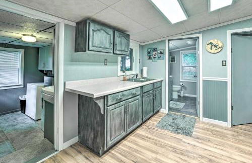 Riverfront Home with Dock about 6 Mi to Cheboygan! - Foto 10