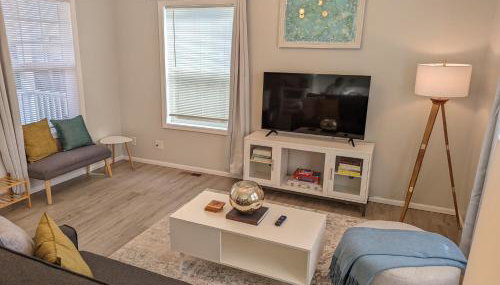 Contemporary 2-Bedroom Close to Downtown, Dining - Foto 2