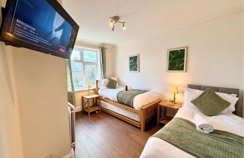 Private All-Weather Hot Tub House, Fire Pit, Free Parking, Near City Centre, Freeman Hospital, Great Transport Links - Foto 8