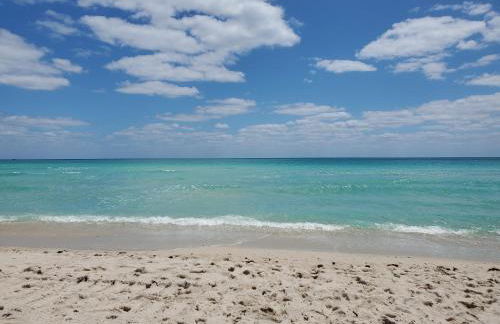 Entire Beach Front Condo w/ pool Amazing view 4pax - Photo 1