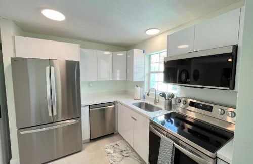 Weeki Wachee Retreat Canal home with hot tub kayaks canoe and boat with trolling motor included - Foto 17