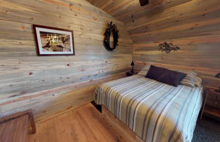 Canyonlands Barn Cabin with Loft, Full Kitchen, Dining Area for Large Groups - Photo 36