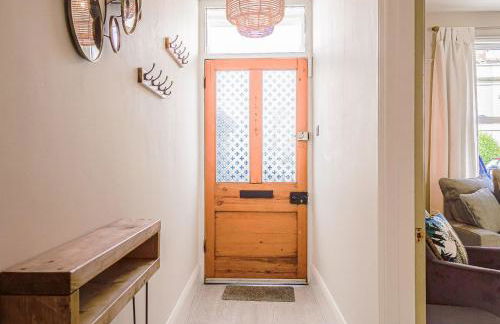 Stunning Townhouse with Large Garden - Sleeps 8! - Photo 48