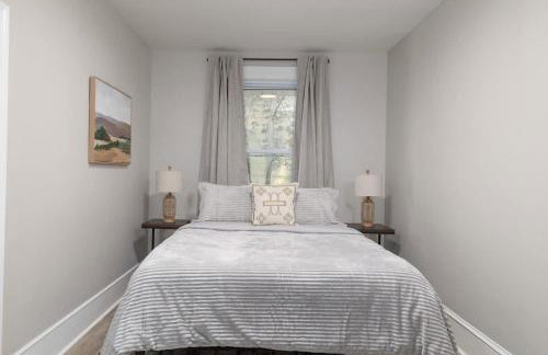 The Hilltop Haven HISTORIC West Salem Charm 5 Mins to Downtown Hospitals Walk to Greenway - Foto 2