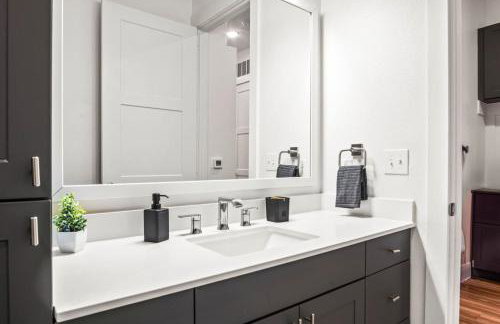 Luxurious New Unit 1Bd1Ba Pool, Golf Sim - Foto 2