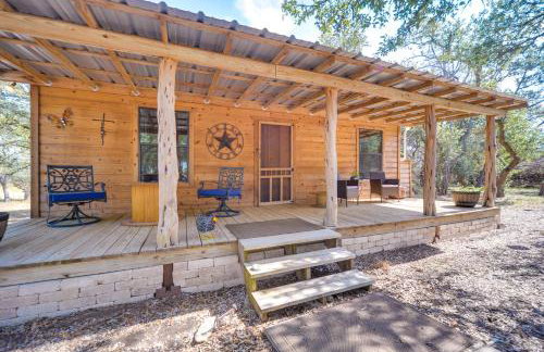 Happy Haven | Hill Country Couples Cabin Retreat - Foto 18