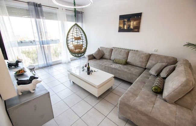 Art Apartment Near Mamila best Location 1 - Photo 1