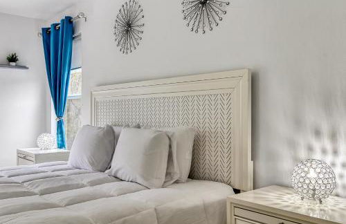 Stunning 5 bedroom pool home in gated community minutes from Disney - Foto 21