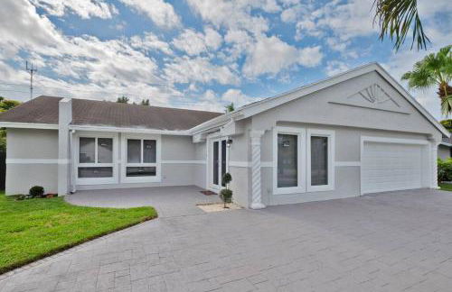 Spacious 4 bedrooms, 2 bathroom house with pool - Photo 13