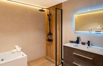 Emily Suites - Photo 55