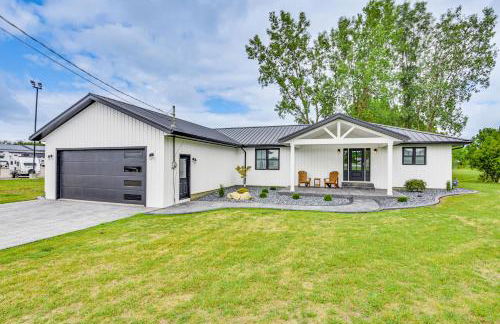 Charming Middlebury Retreat with Patio and Fire Pit - Foto 1