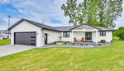 Charming Middlebury Retreat with Patio and Fire Pit - Foto 1