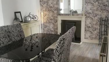 Three Sisters Cottage - Photo 2