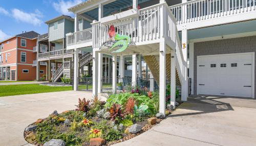 2 Blocks to Shore Crystal Beach House with Yard! - Foto 2