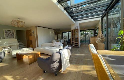 Glass and wood designer villa with garden in centertown - Foto 25