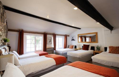 The Farmhouse with two hot tubs - Foto 9