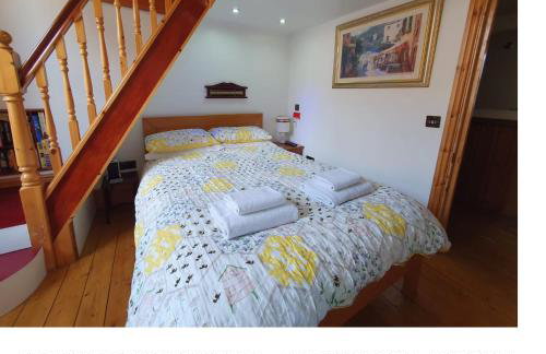 FREE DOG STAY - LARGE APARTMENT - Walk in Shower -FULL Kitchen - Free On Street Parking, NETFLIX - Super Fast WiFi - DVD's-Welcome Tray - No Deposits - Just Meters from Gavin n Stacey Film House - Foto 34