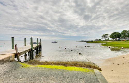 Grandmas Cottage with Sunroom Walk to Beach - Foto 27