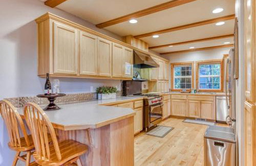 Lazy Bear Lodge · Spacious 6BR Lodge with Chef's Kitchen, Hot Tub, Golf Views and more - Foto 19