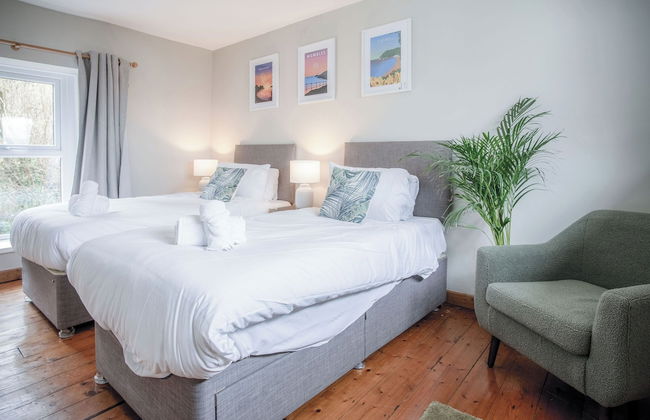 Hill House - 4 Bedroom - Llanrhidian - Photo 11