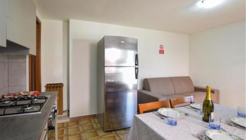 2 Bedroom Stunning Home In Pont-Saint-Martin - Foto 4