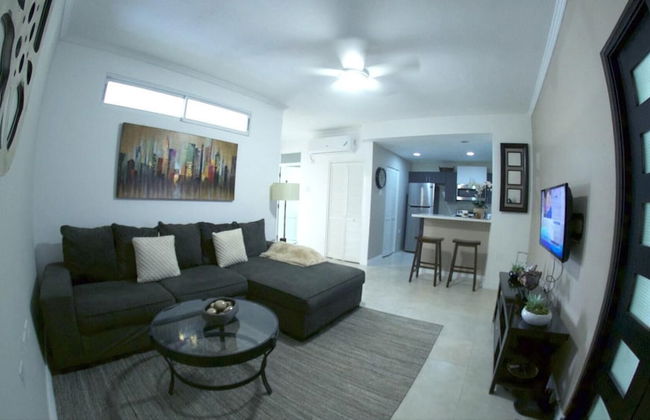 City View New Kingston Apartment w/ Pool - Foto 9