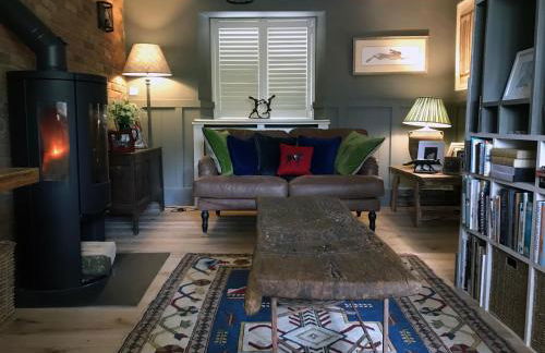 Hornes Cottage - Photo 1