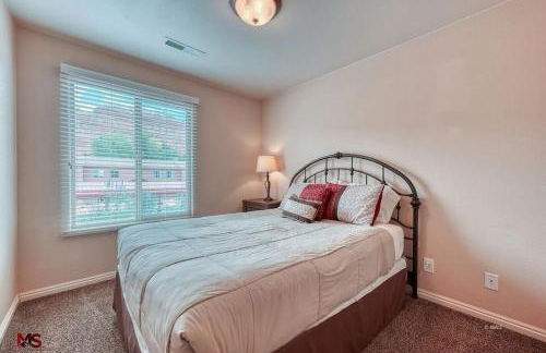 3BR / 2BA Townhome with Pool, Patio, WiFi, Washer/Dryer - Foto 6