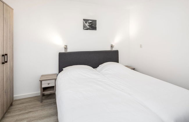 Holiday Home in Oostkapelle Near the Beach - Photo 4