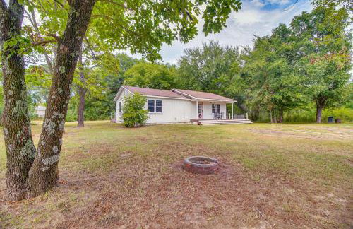 Rural Spiro Getaway with Private Deck! - Foto 18