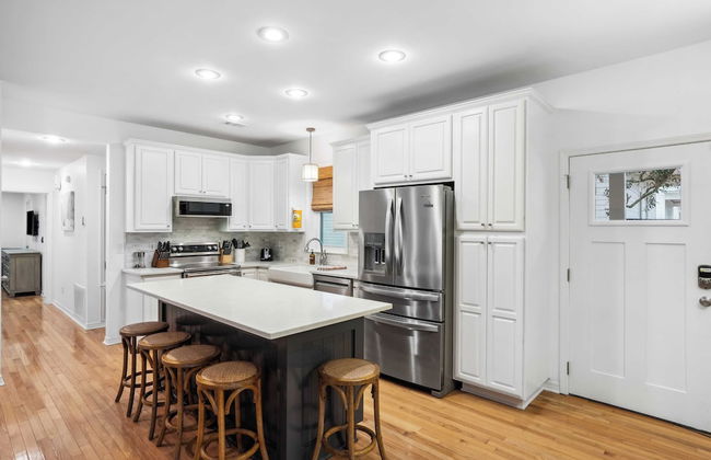 Dolphin Days by Avantstay Pool, 0.2mi to Beach! - Foto 16