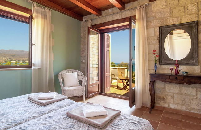 Villa in Kamisiana With Private Pool & Beach - Photo 7