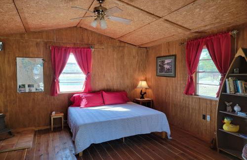 Private Retreat with Pond, Pool and Hot Tub - Photo 27