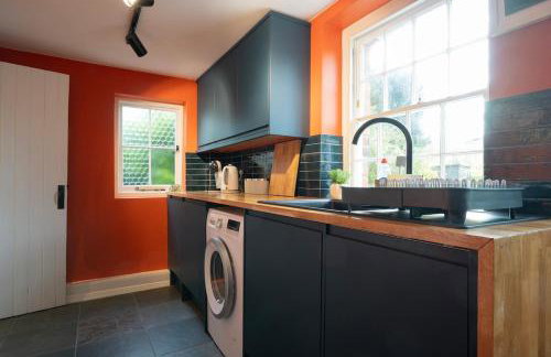 Charming 3BR Cottage Sleeps 8 - 15 Mins to Centre - Foto 24