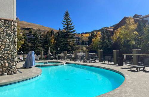 MT CB Mountain Side with King Bed, Hot Tub, Pool & Kitchen! - Foto 1