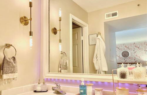 Luxury Villa- 3 mins to Mohegan- Fully Stocked with Fireplace- Jacuzzi, Saltwater Pools, Sauna - Foto 8