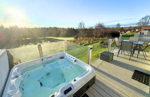 Hot Tub Lodge with Panoramic Views & Free Golf - Foto 13