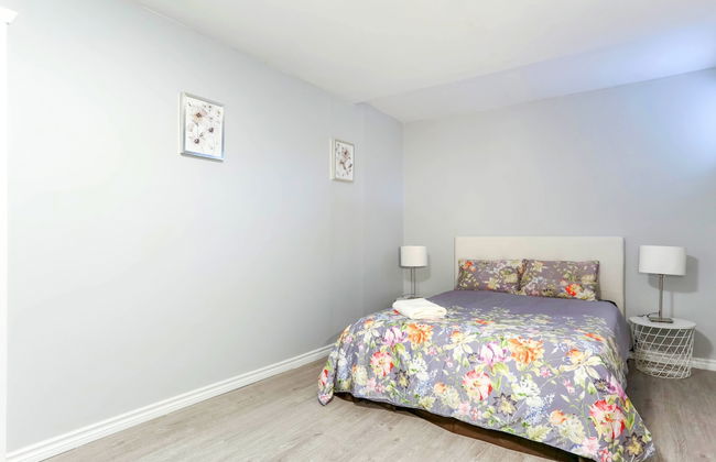 Family Home-Metrotown by Elevate Rooms - Photo 6