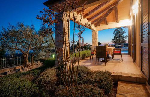 Einzigartige Villa mit Salzwasserpool, Panoramablick, Bikes, Trampolin, Tischtennis - Foto 31