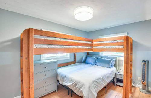 Lakefront Home with Hot Tub and Dock - Foto 10