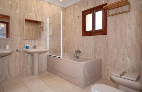 Villa with private pool and tennis court 150 metres from the sea-Villa el Olivo - Photo 28