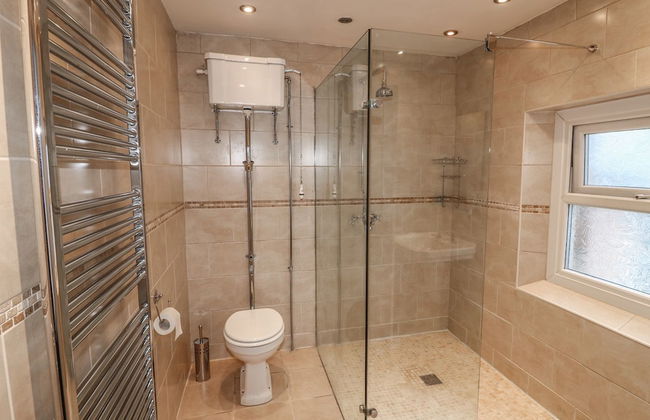 Peak Manor - Photo 6