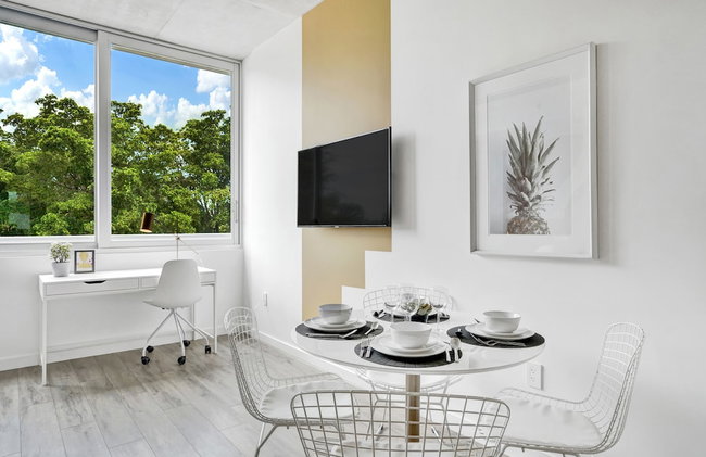 Design District Suites - Photo 47