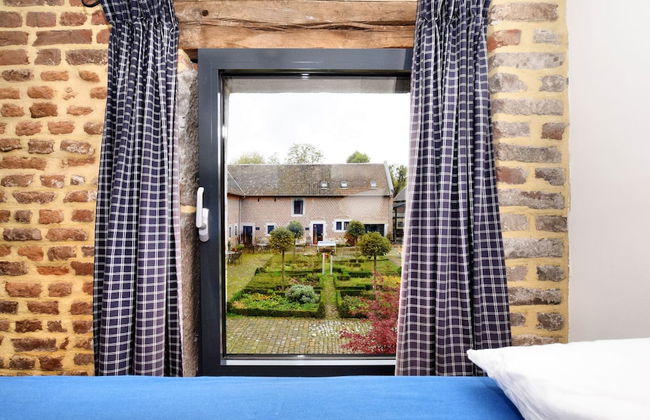 Pleasing Holiday Home in Richelle With Garden, Terrace, BBQ - Photo 4