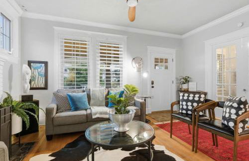 Charming 4BR Bungalow - Steps to Clarendon METRO - Foto 4
