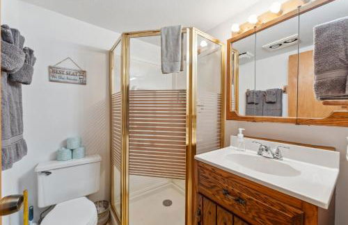 8BR 5BA Huge Dog Friendly Log Cabin near Wisconsin Dells and Lake sleeps 25plus - Foto 27