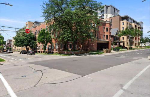 Jacuzzi 1BR loft with den and office-open concept - Foto 21