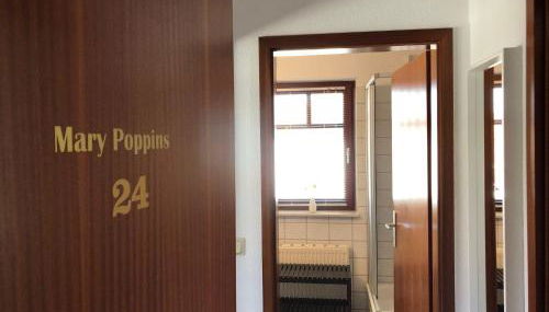 Ferienwohnung-Mary-Poppins-mit-Balkon-zwischen-Strand-Wald-Wiese-im-Suedosten-der-Insel-Ruegen - Foto 2